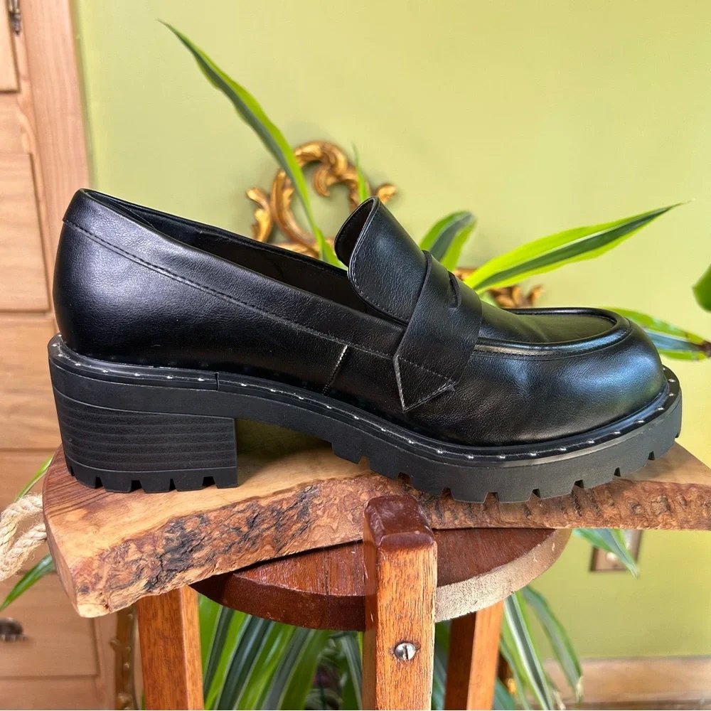 TORRID Chunky Studded Black Loafers NWOT - Picture 5 of 9